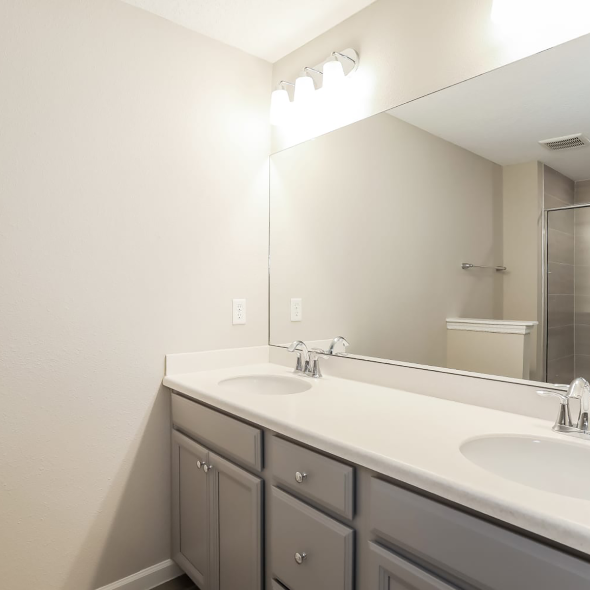 Grove Point_Image Carousel_Bathroom